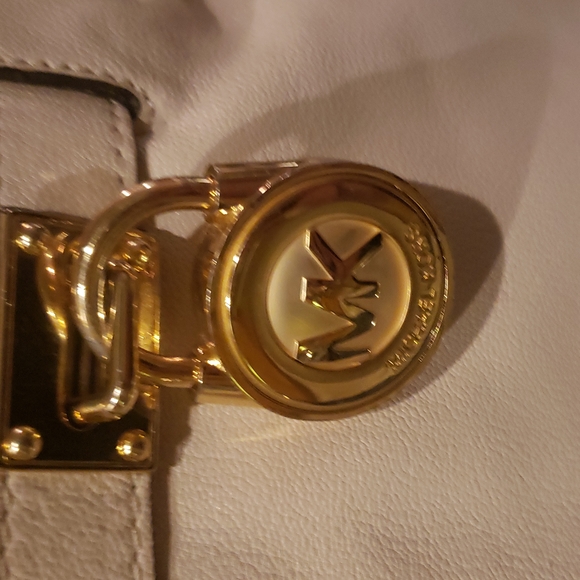 Micheal Kors large cream purse - Picture 2 of 11